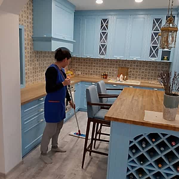 Работник клининговой компании